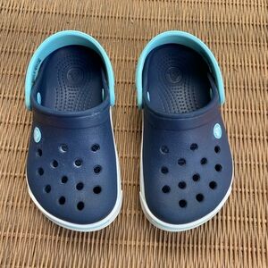 Toddler navy blue crocs size 6/7